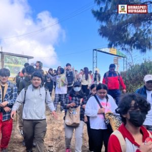 2022 Students of Grade 11 Hike to Chisapanis